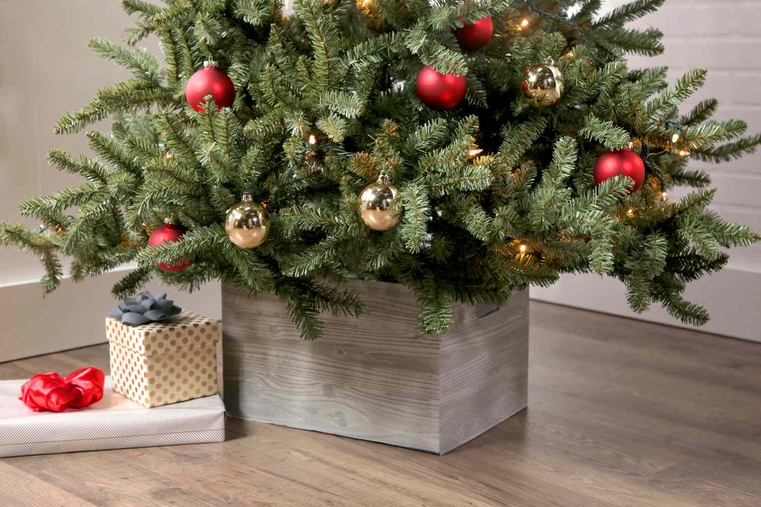 8 Budget-Friendly Ideas for a DIY Christmas Tree Collar