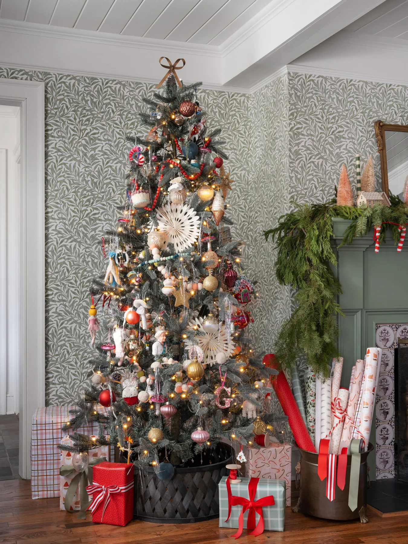 8 Budget-Friendly Ideas for a DIY Christmas Tree Collar