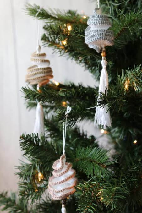 9 Free Christmas Tree Decorations Crochet Patterns - Knots Of Imagination