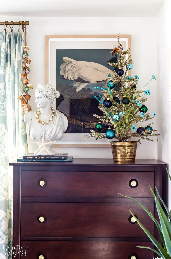 A Beautiful Blue and Green Christmas Decorating Idea in the Bedroom -