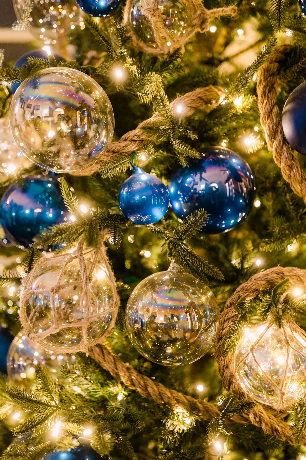 A blue christmas tree with gold and silver ornaments - Free Photo on  Unsplash