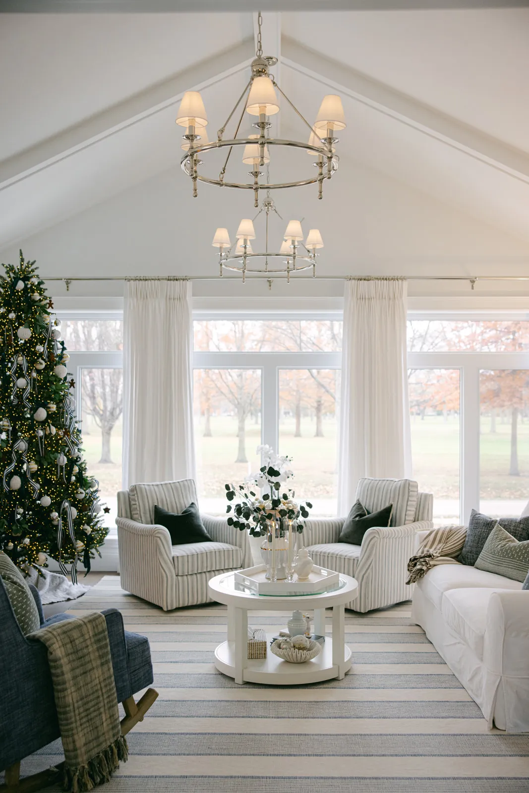 A Classic Coastal Christmas Living Room Tour - The Leslie Style