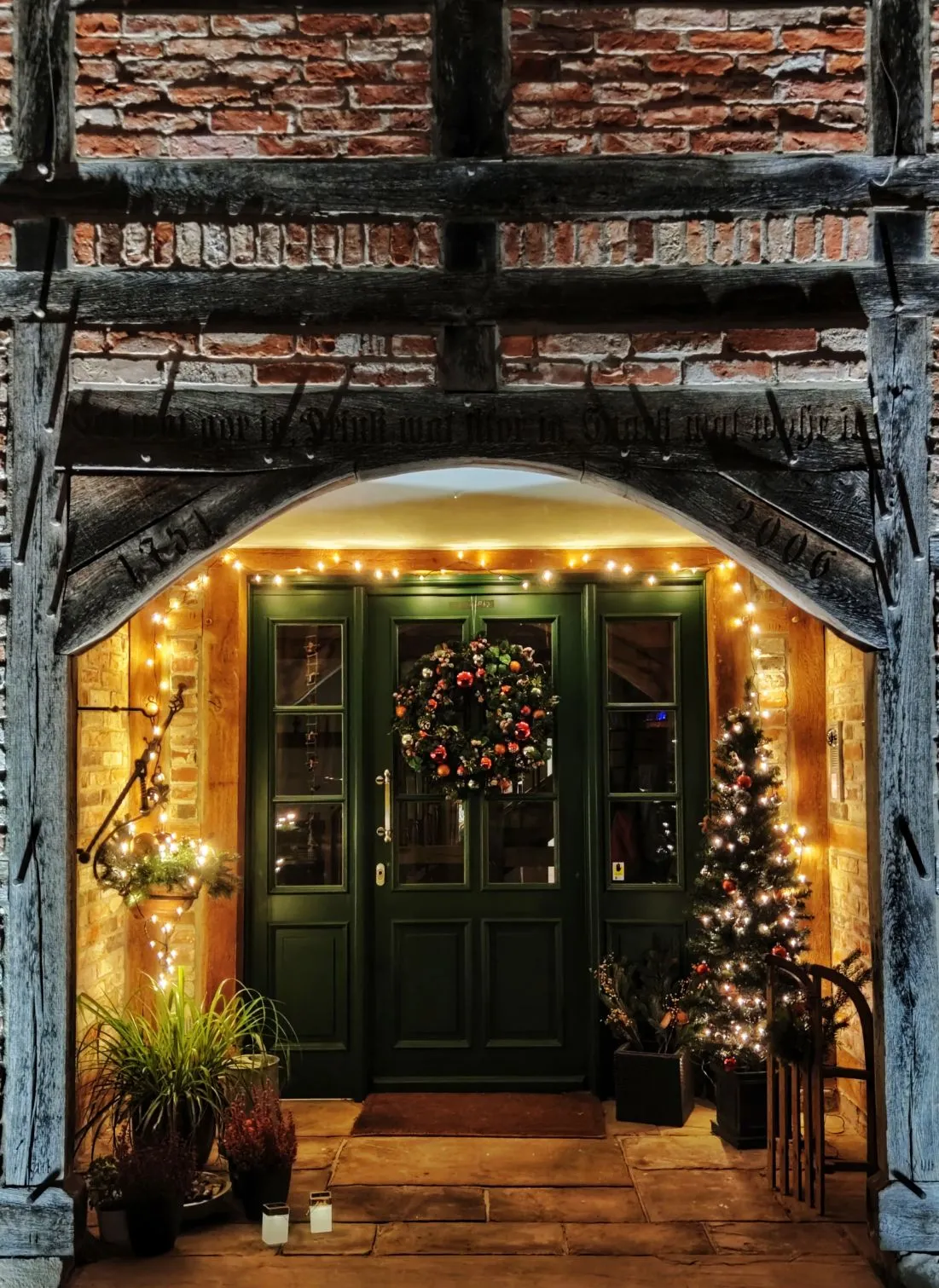 A guide to your outdoor Christmas decorations | Dream of Home