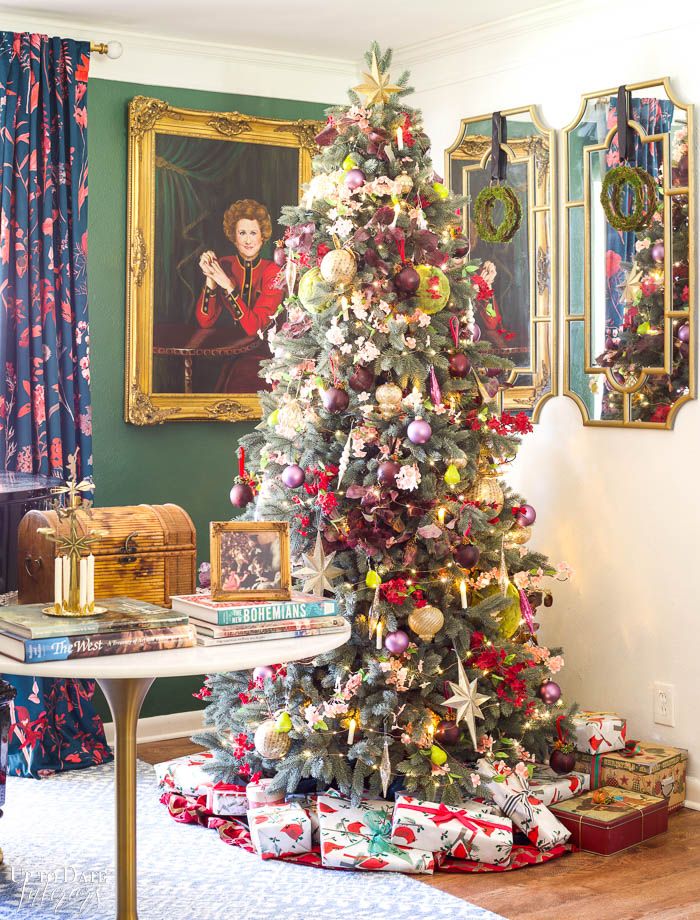 A Holiday Home Tour Featuring Beautiful Christmas Color Palette Ideas -