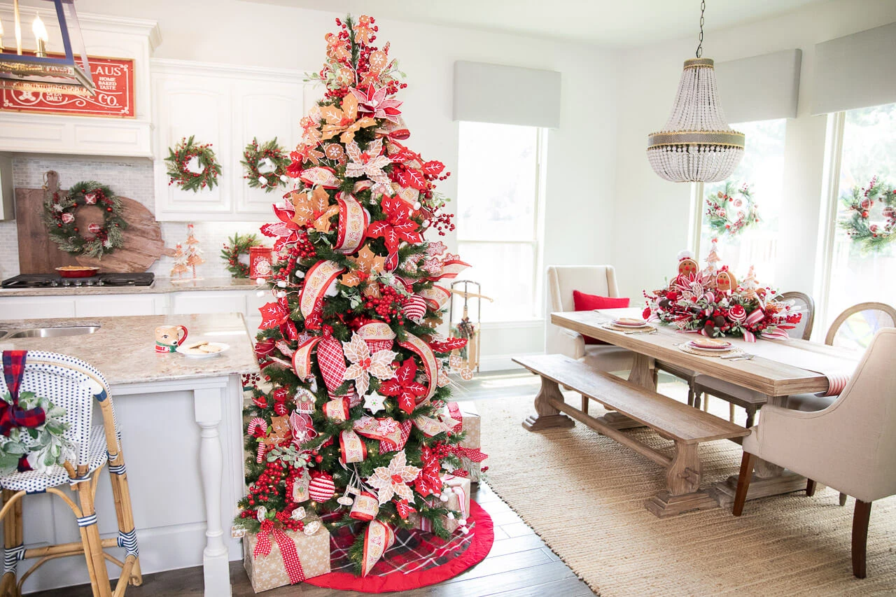 A Stunning Red and White Christmas Tree - Decorator's Warehouse