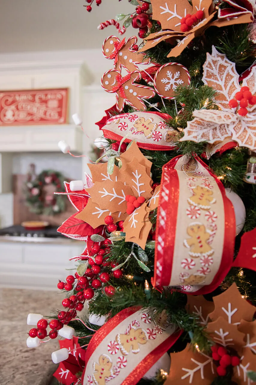 A Stunning Red and White Christmas Tree - Decorator's Warehouse