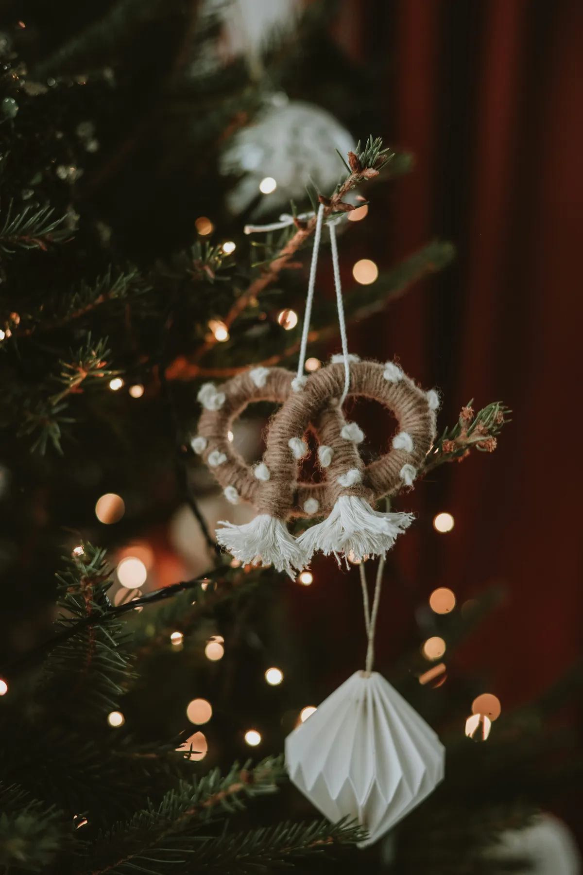 A white ornament hanging from a christmas tree - Free Photo on Unsplash