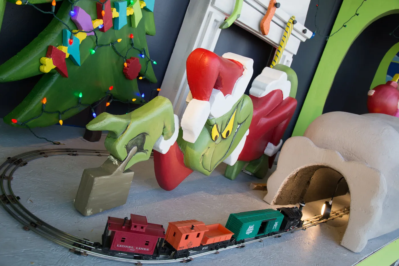 Acworth shop's window displays hold on to holiday traditions