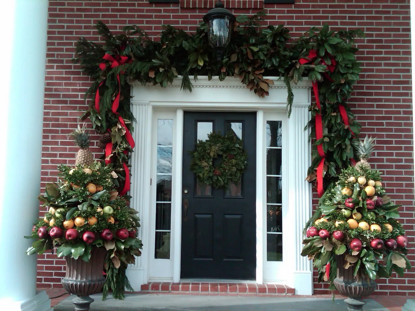 Anyone Can Decorate: The Christmas Porch