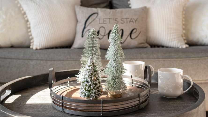 Apartment Holiday Decorating Ideas That Don't Feel Crowded