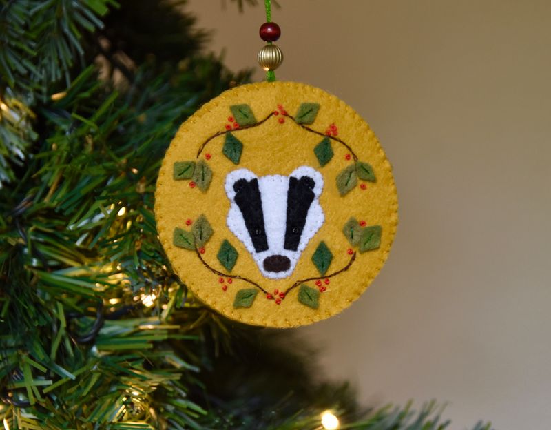 Autumn Badger - Felt Sewing Pattern - Halloween Festive Decoration -  Christmas Tree Ornament