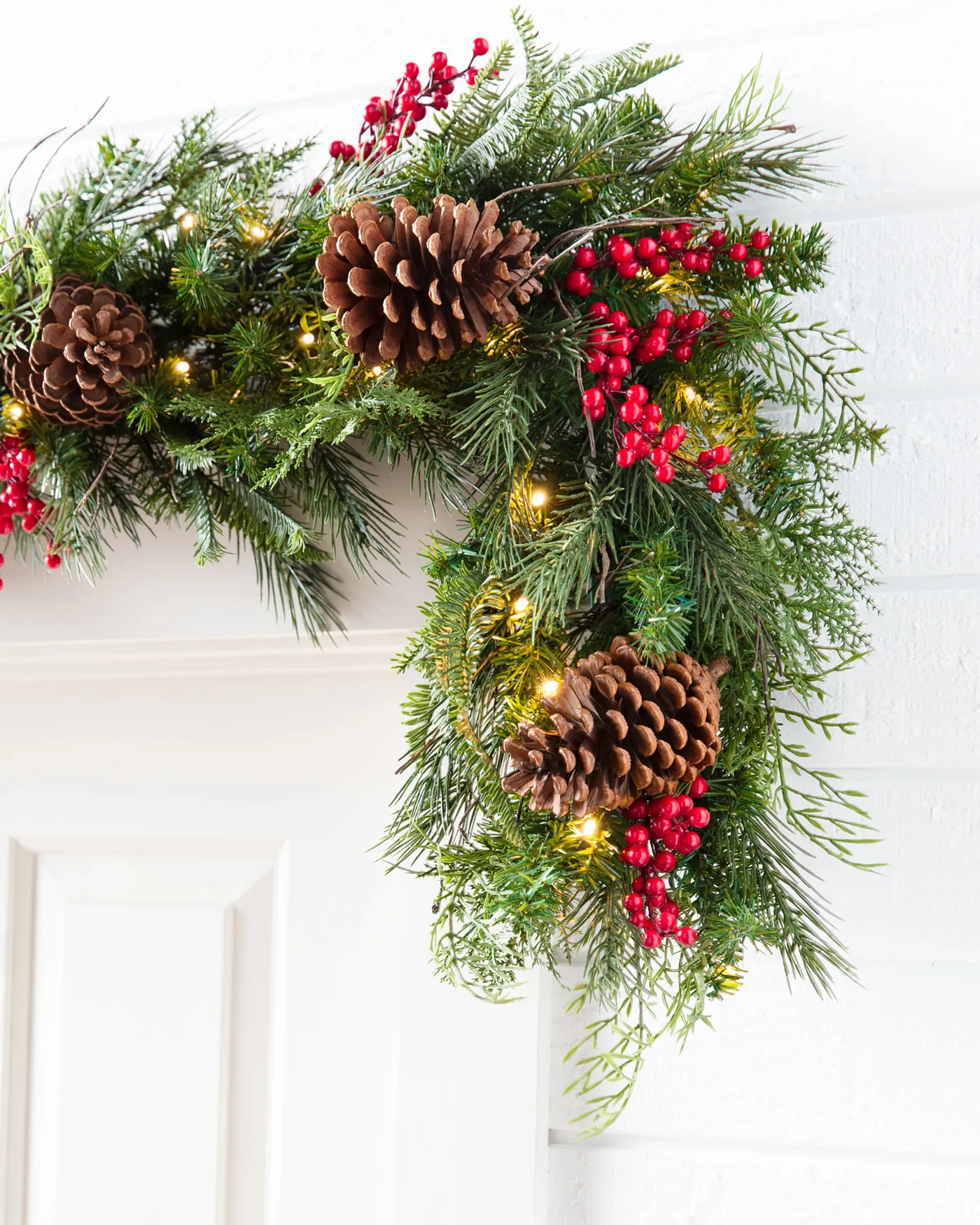 Balsam Hill - 2024 Holiday 2 - Outdoor Red Berry Pine Garland