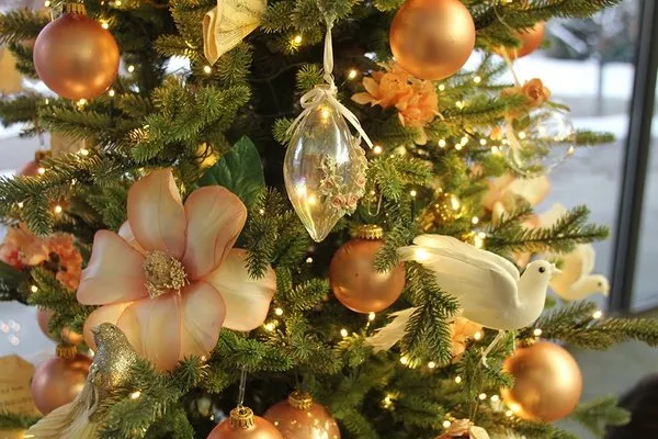 Benson family commemorates shared heritage with tree decorating party | BYU  Department of Chemistry and Biochemistry