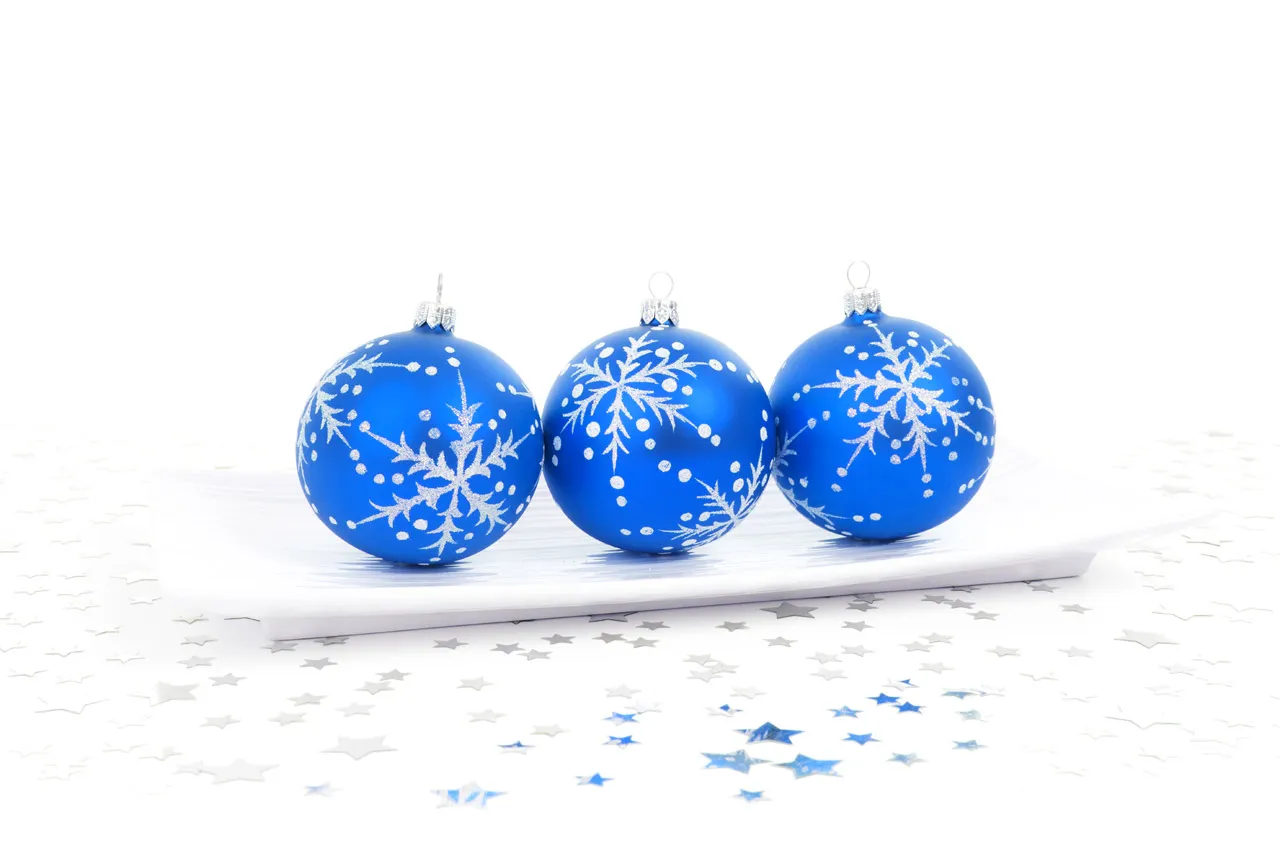 Blue bauble decoration – Free Public Domain Image | Public Domain Pictures