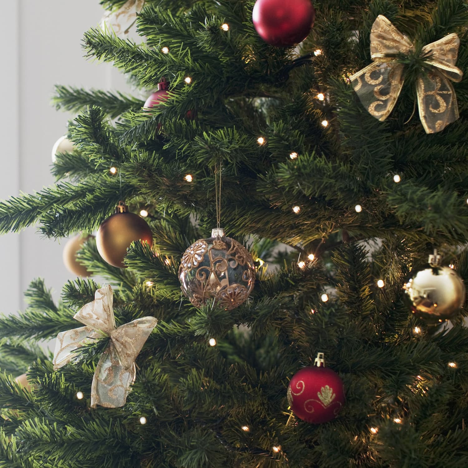 Bow Trees' Will Be the Biggest Christmas Tree Trend of 2023 | Apartment  Therapy