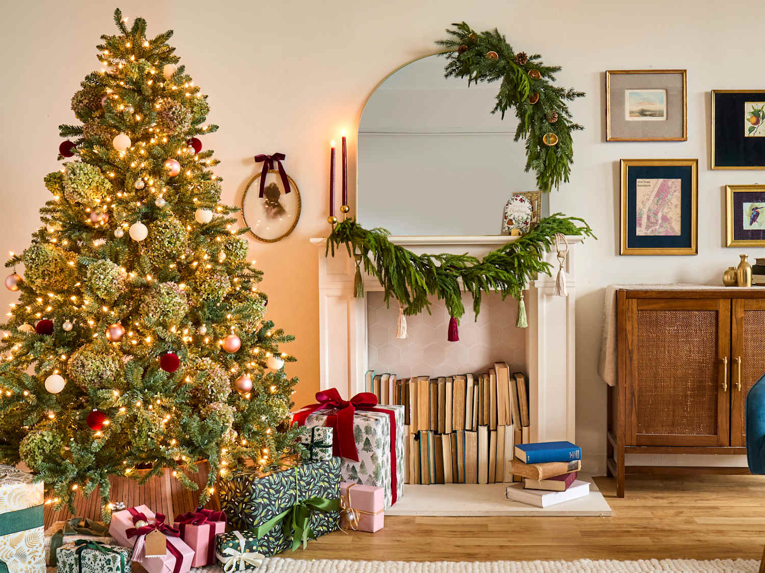 Burgundy Bows and Trees Are This Year's Trendiest Christmas Decorations | Apartment Therapy