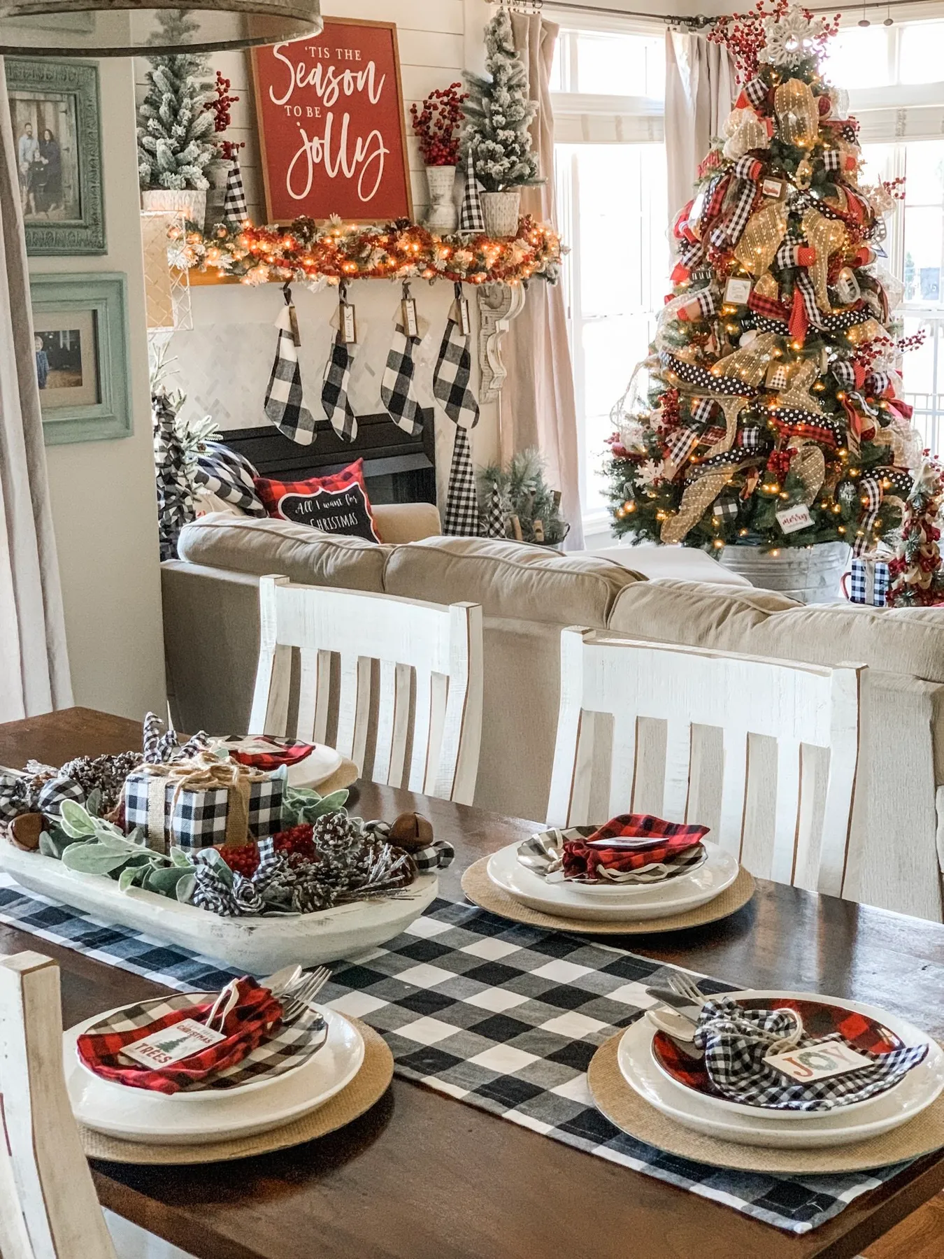 Casual Christmas table setting idea for a cute and simple look! - Wilshire  Collections