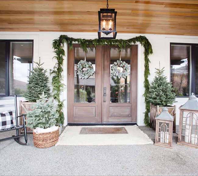 Cheerful and Charming: 35 Outdoor Christmas Decorating Ideas to Delight