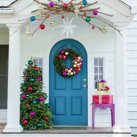 Christmas Door Bows For Outside How To Hang A Christmas Wreath On Your Front  Door: Easy