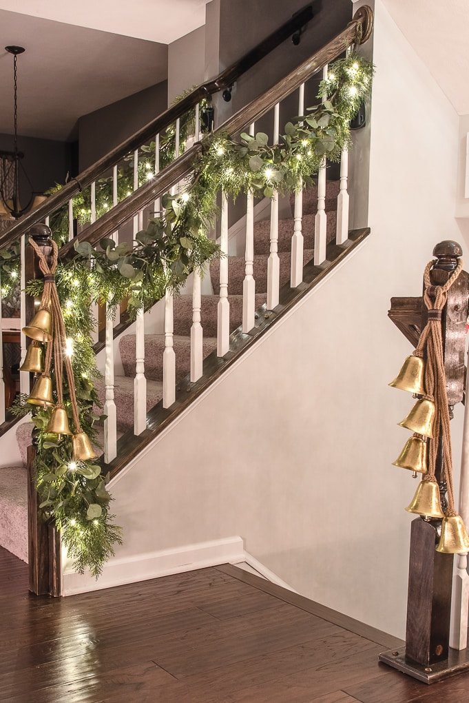 Christmas Stair Decorations – Beautiful Ideas To Spruce The Holiday