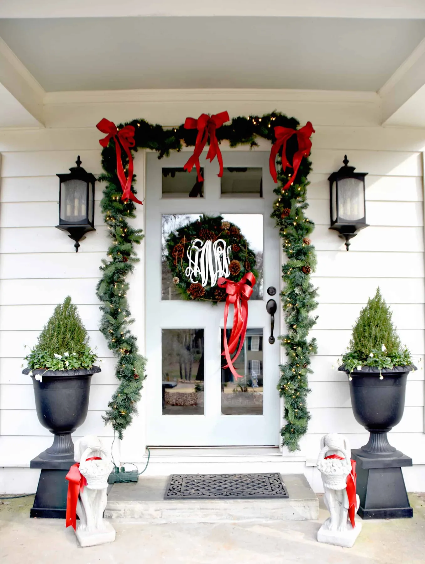 Classic Christmas Home Tour 2021 {Exterior & Foyer} – Dixie Delights