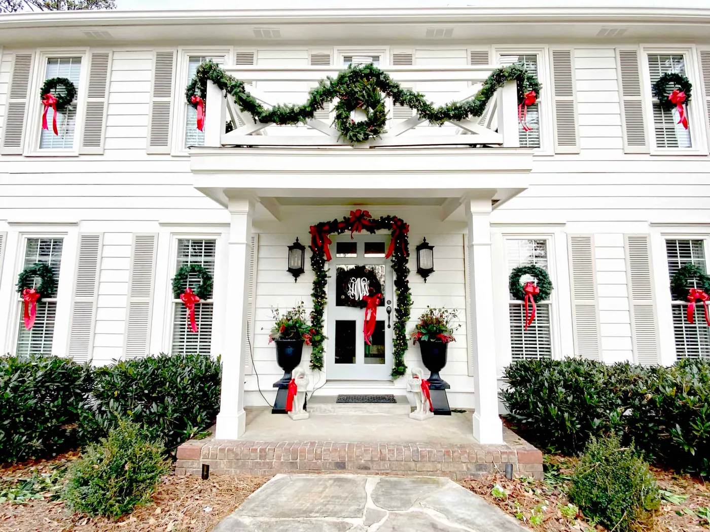 Classic Christmas Home Tour 2022 {Exterior & Foyer} – Dixie Delights