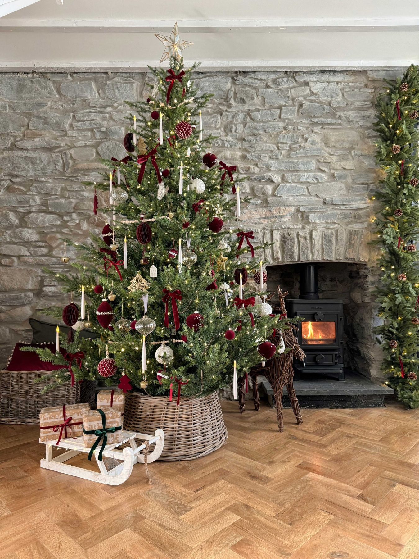 Cozy Christmas Tree Country Christmas Cottage Country Christmas Home Stock Photos, Images And Backgrounds For Free
