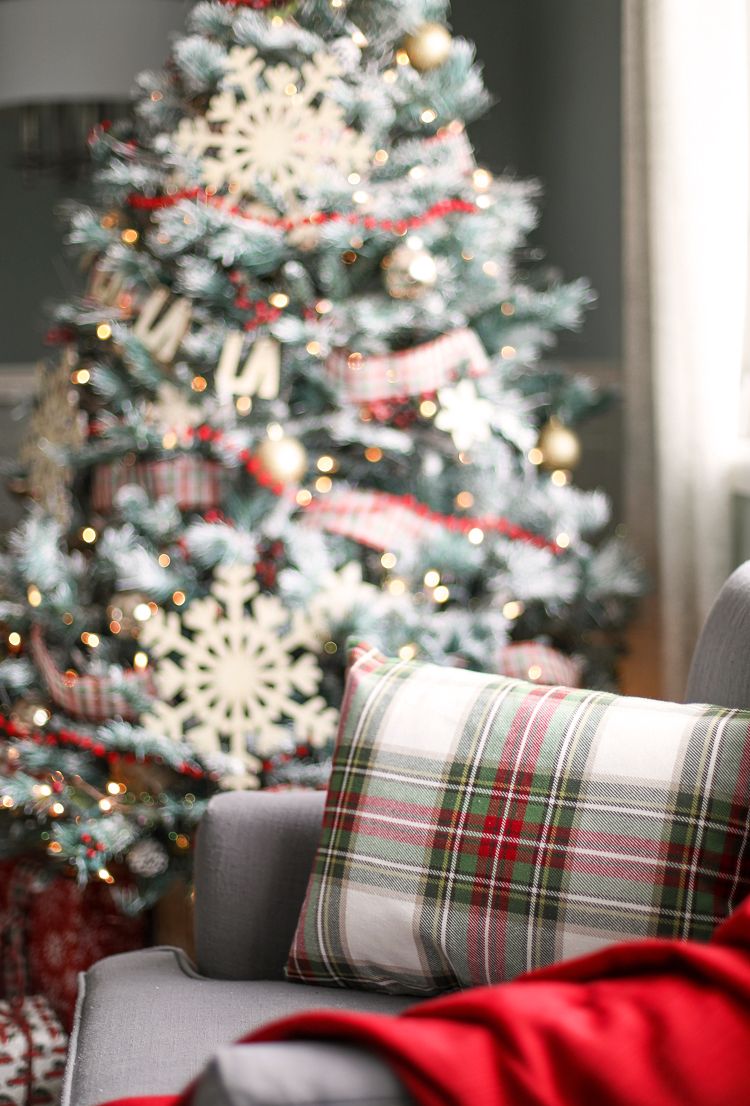 Cozy Farmhouse Christmas Home Tour