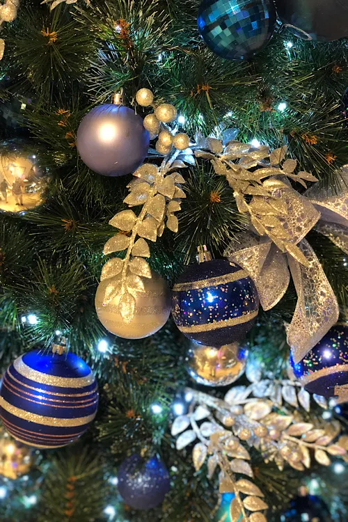 Decorated Trees – Cool Theme – Vanda Win Artificial Flowers & Plants