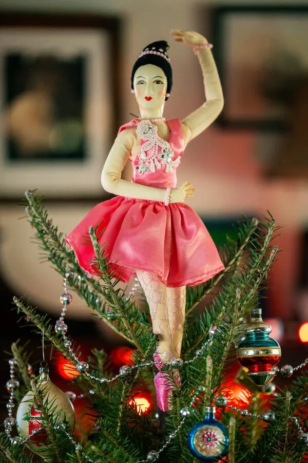 Discovering the Joys of Christmas Ornaments in a Blended Family - The New  York Times