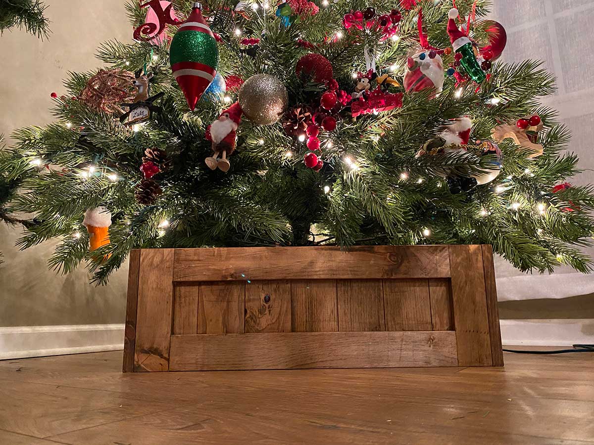 DIY Christmas Tree Apron Box | Building with Kinfolk