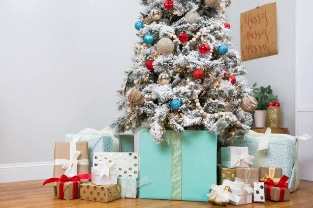 DIY Christmas Tree Skirt Alternatives | HGTV