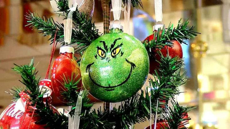 Don't get Grinched by holiday decor scams, local residents warned