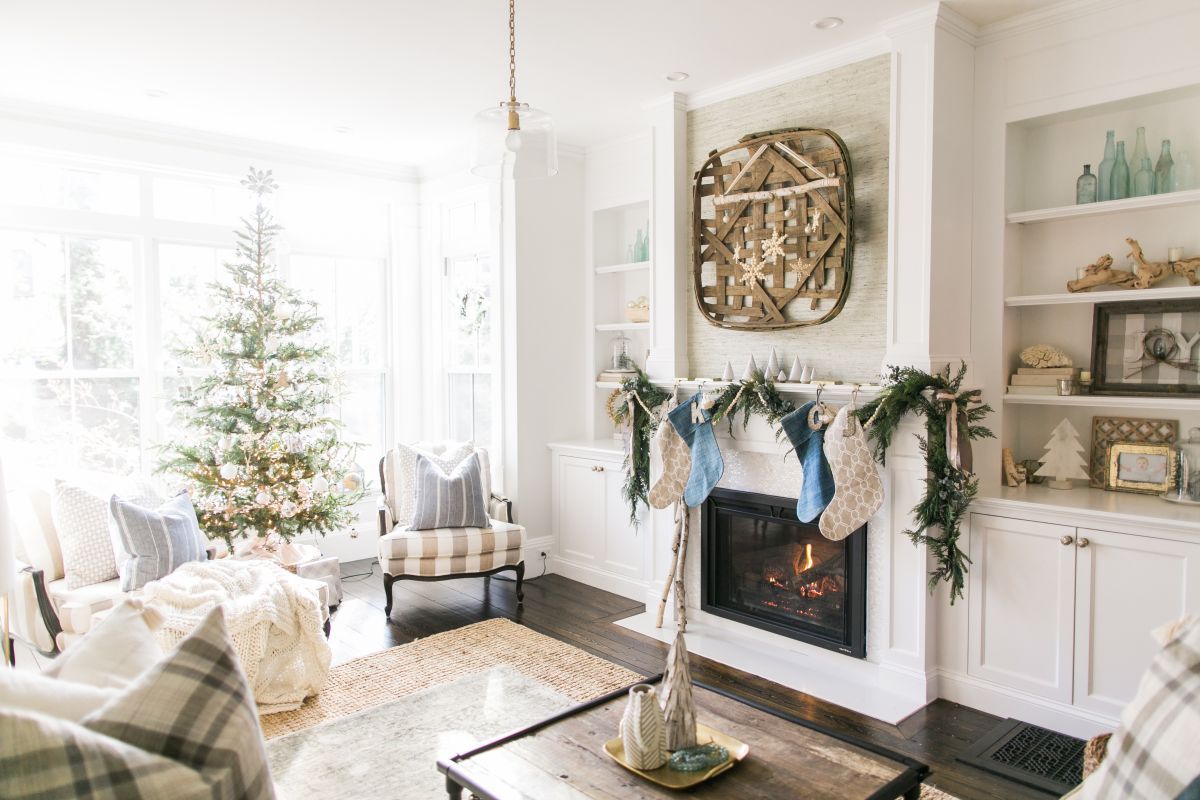Farmhouse Christmas Decor Ideas Focused Around Simplicity