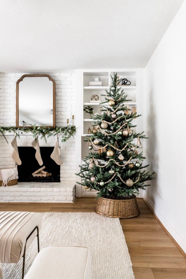 Farmhouse Christmas Tree Ideas That'll Fill The Holiday Season With Rustic Charm