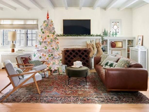 HGTV Magazine's Best Living Room Christmas Decor Ideas | HGTV