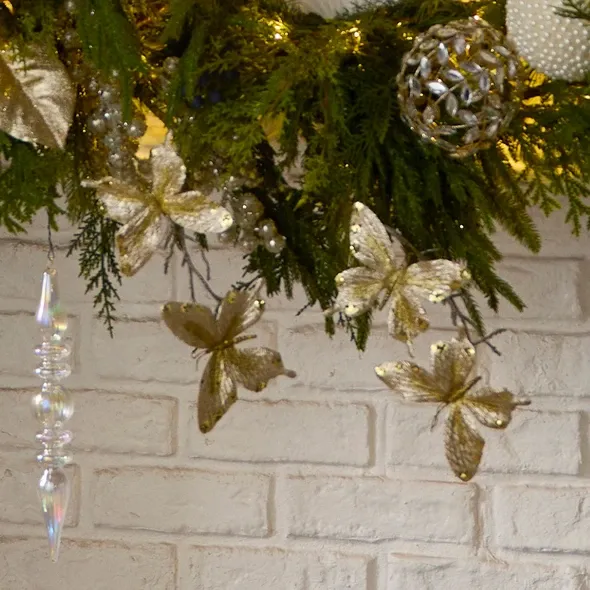 Holiday Rendezvous Mantel Christmas Mantel