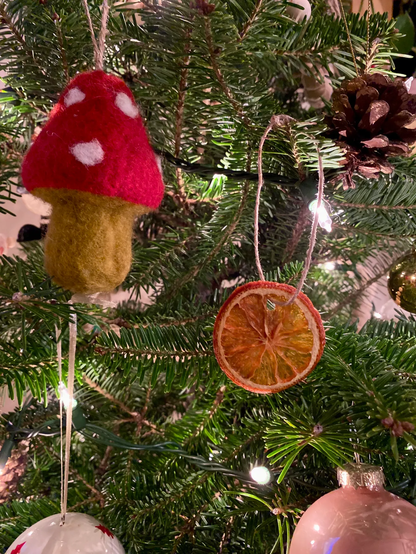 Homemade Dried Orange Garland: How To Make a Compostable, Sustainable Dried  Orange Garland For Your Christmas Decor - The Gaia Project