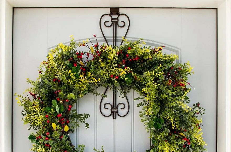 How do You Hang a Door Wreath | Christmas World