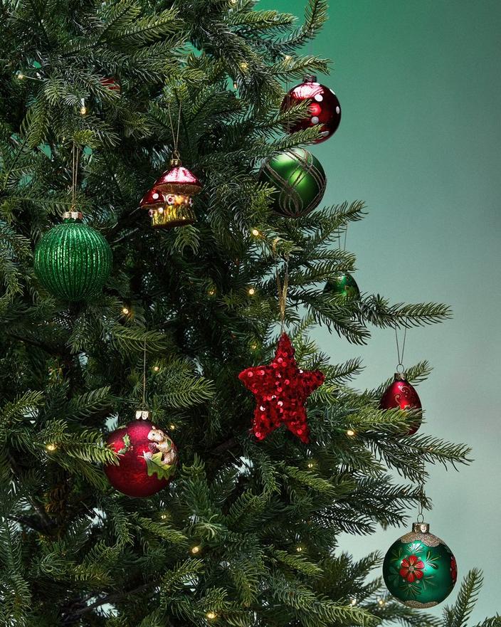 How to Decorate a Christmas Tree | Christmas Tree Decor Tips