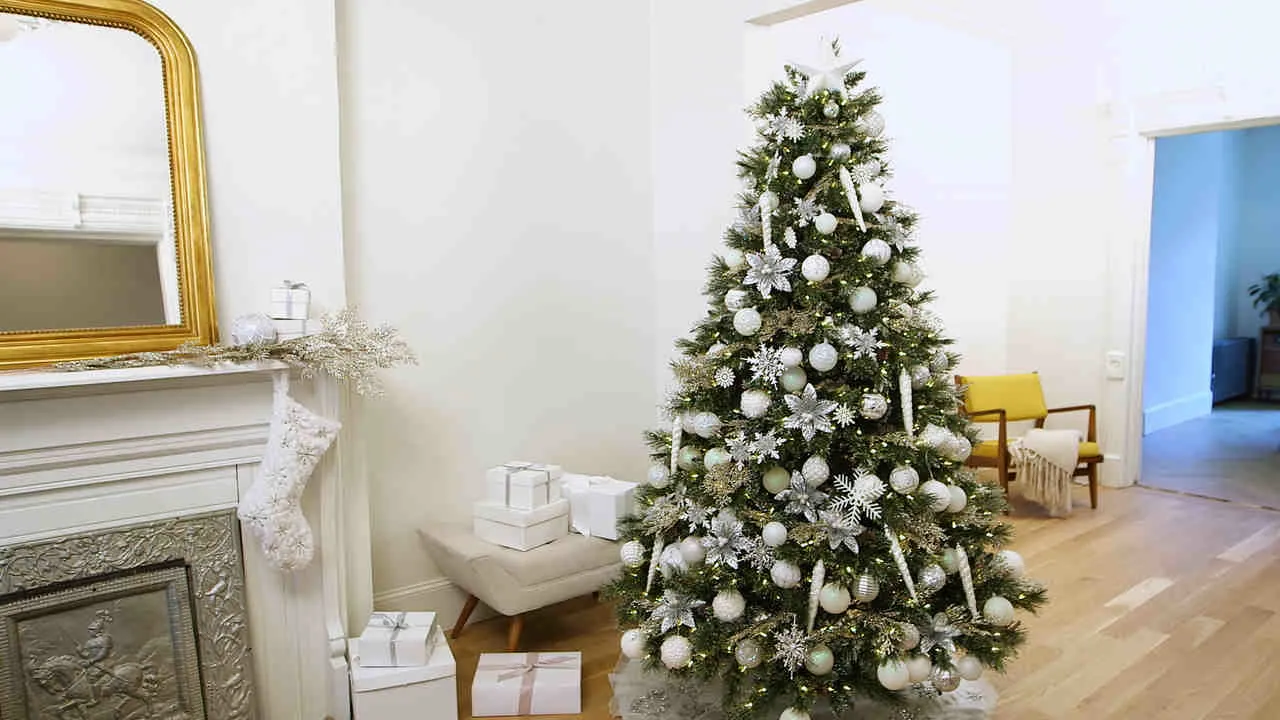 How to Decorate Your Christmas Tree in Winter White
