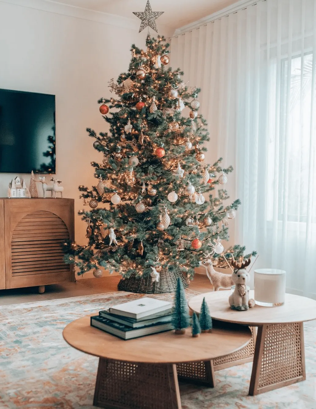 How to Decorate Your Christmas Tree Like a Pro