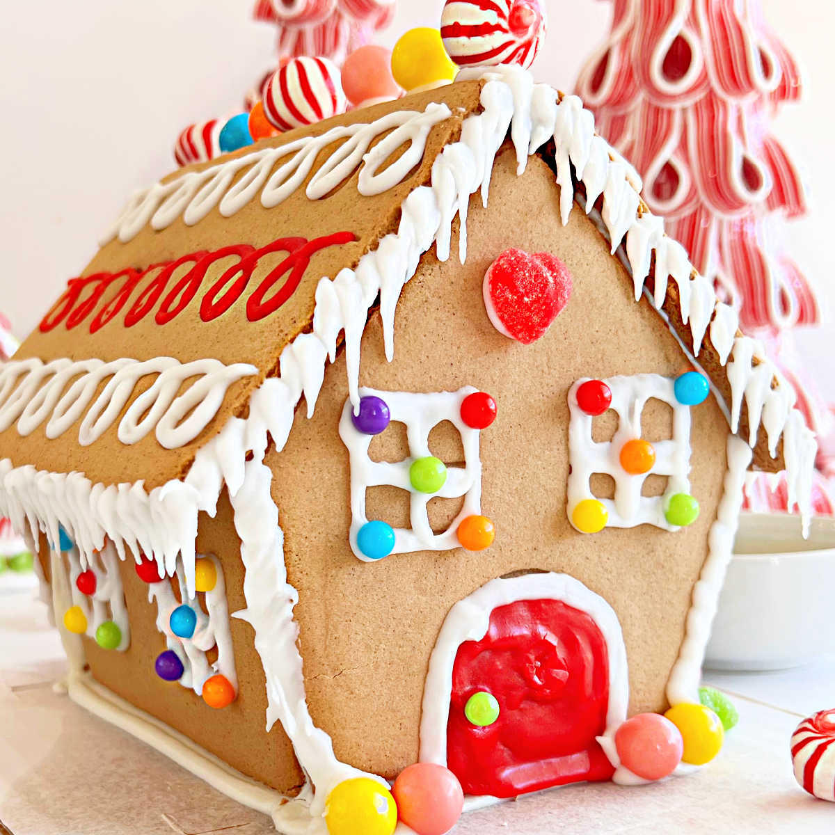 How to Host a Gingerbread House Party - Meatloaf and Melodrama