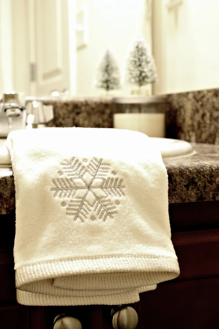 How to Keep your Bathroom Festive and Clean This Holiday Season