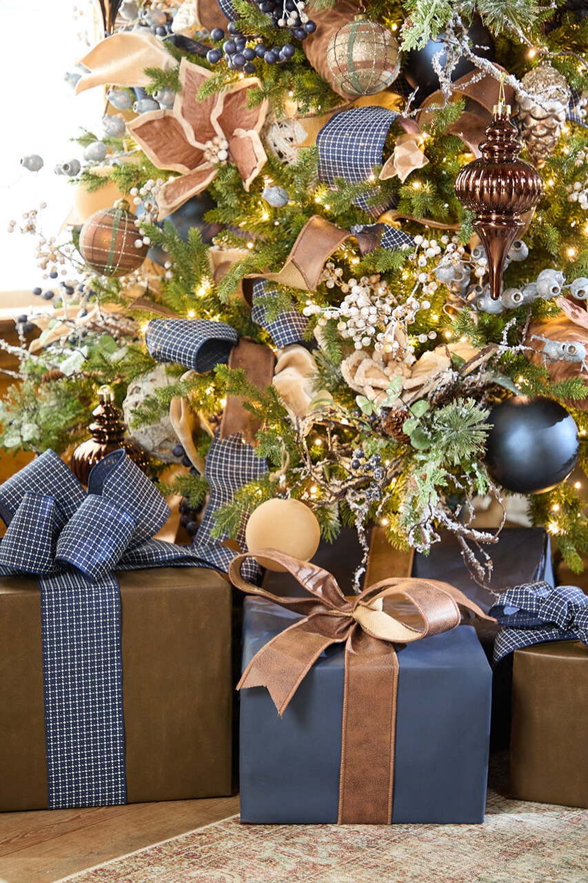 How to Make a Christmas Tree Look Full: Create Depth and Dimension with  Lights, Ribbon, and More - Decorator's Warehouse