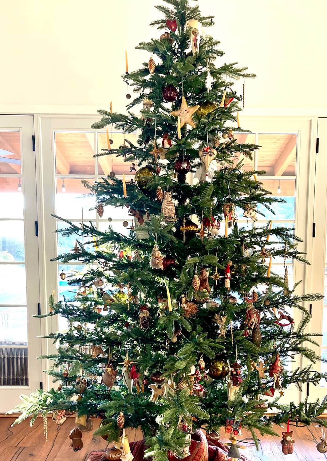 How to Make Faux Christmas Greenery Look Lush & Realistic - Cindy  Hattersley Design