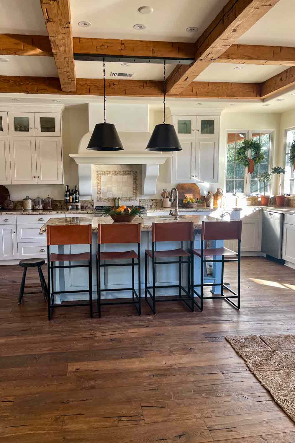 How to Mix Faux and Fresh Christmas Decor for a Natural Look - Cindy  Hattersley Design