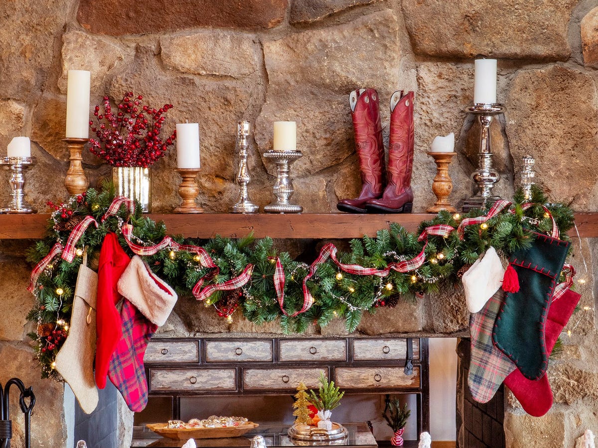 Images Of Decorated Mantels For 2026 Christmas , 40 Merchants Best Mantel  And Fireplace Décor Ideas