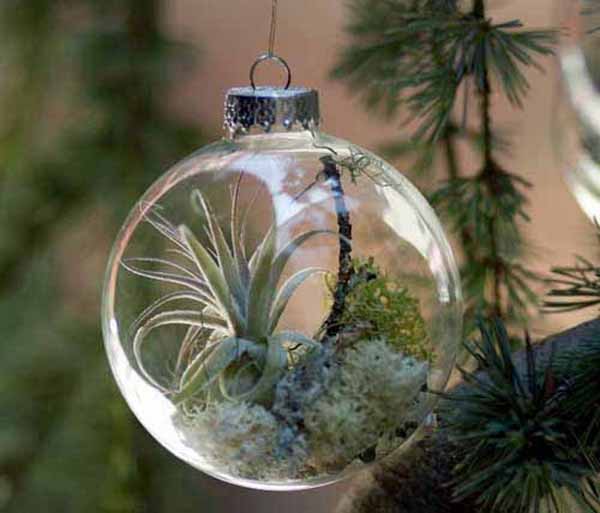 Inexpensive Green Holiday Decor, Handmade Christmas Decorations and Table  Centerpieces