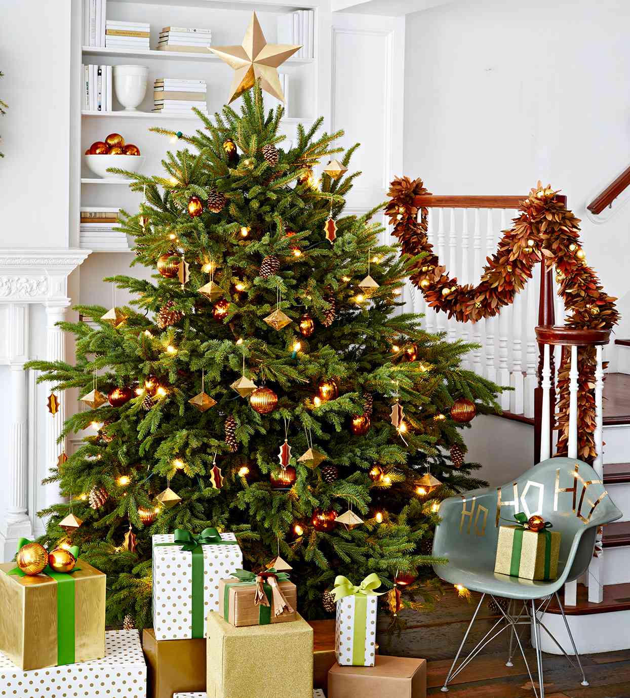 Interior Designer Explains Why Your Christmas Tree Looks Unfinished - Your  Coffee Break